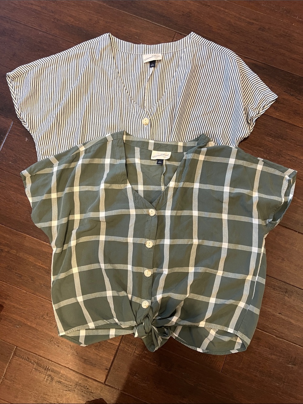 Universal Thread Front Tie Tops - Picture 1 of 7